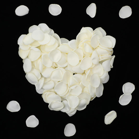 Elegaperma 200 Pcs Silk Rose Petals, Flower Petals for Wedding Satin 4cm White, Silk Flower Petal Artificial Rose Petal for Table Aisle Decoration Romantic Party